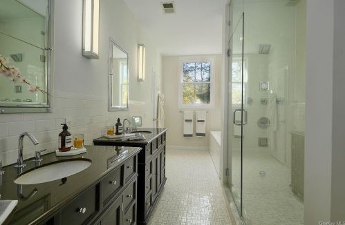 457 Lake Rd, Tuxedo Park NY  10987-4108 exterior