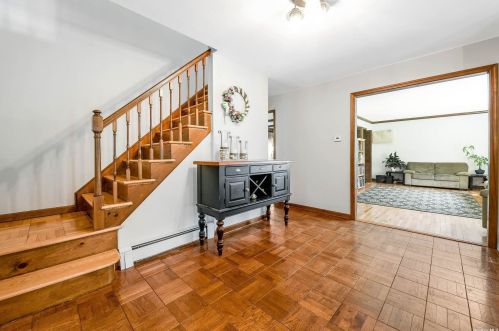 5 Wildbriar Ct, Mount Sinai, NY 11766-1922