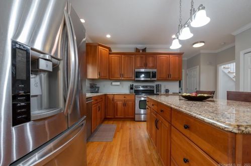270 Budding Rdg, Southington CT  06489-4226 exterior