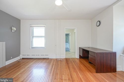 404 Maple Ave, Camden NJ  08109-2021 exterior