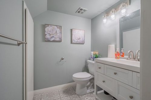 17730 Regency Cir, Bellflower CA  90706-7005 exterior