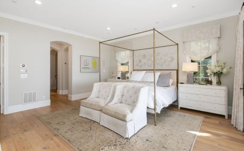 8 Rockshore Blf, Newport Beach CA  92657-2131 exterior