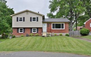5506 Oakcreek Ln, Louisville, KY 40291-1008