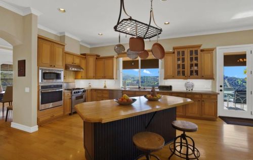 30419 Canyon Estates Rd, Vista CA  92084-1043 exterior