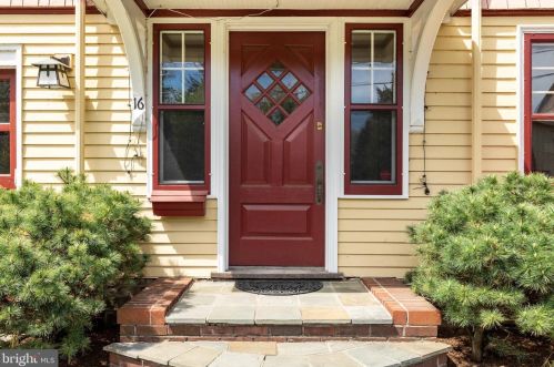 16 Carriage House Ln, Riverton, NJ 08077-1116