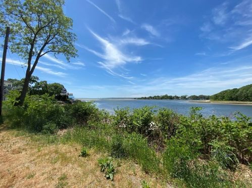93 Hazard Ave, Warwick RI  02889-9403 exterior