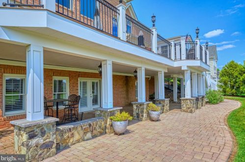 43527 Butler Pl, Leesburg VA 20176-7428 exterior