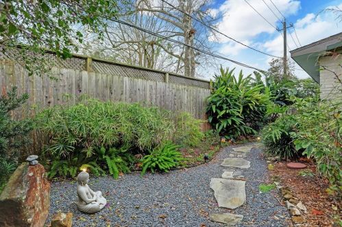 319 Barracuda Ave, Galveston TX 77550-3224 exterior