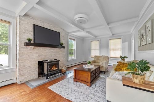 28 Maple St, Mendon MA  01756-1248 exterior