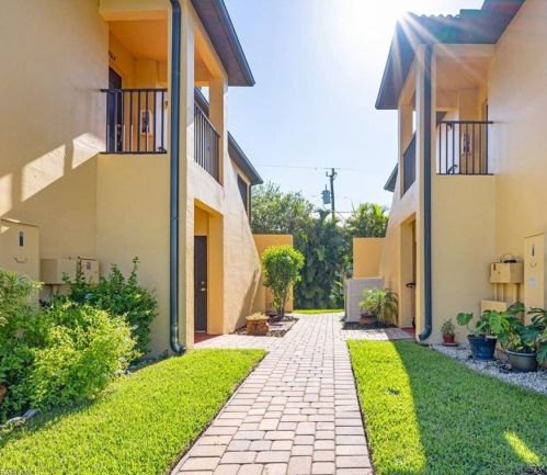 4921 16th Pl, Cape Coral, FL 33914-6935
