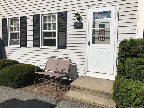 7 Lakeside Dr, Gales Ferry, CT 06339-1419