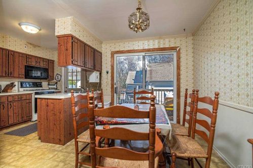 56 Cir Dr, Elwood NY  11731-1211 exterior