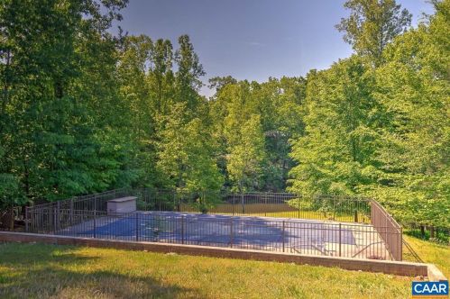 17 Shortwood Cir, Bybee VA  22963-2747 exterior