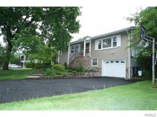 31 Kirchner Dr, Tappan, NY 10983-2205