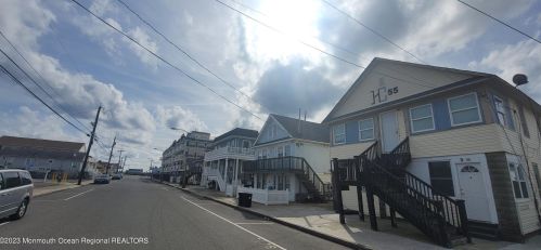 55 Blaine Ave, Pelican Island, NJ 08751-2101