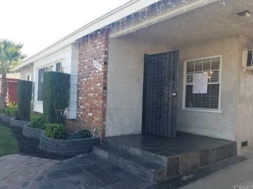 4220 Alvada St, Lynwood, CA 90262-5202