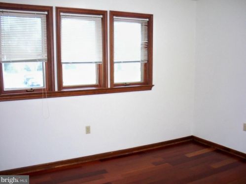 18 Crossley Dr, Dover DE 19901-5801 exterior