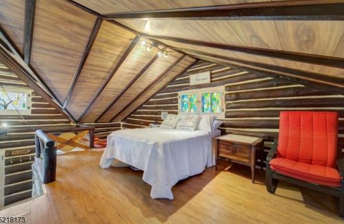 9 Woodside Dr, West Milford Lakes NJ  07480-4246 exterior