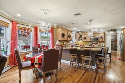 4 Fountayne Ct, Washingtonville NY  10992-1001 exterior