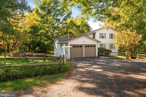 9912 Rand Dr, Springfield, VA 22015-3812