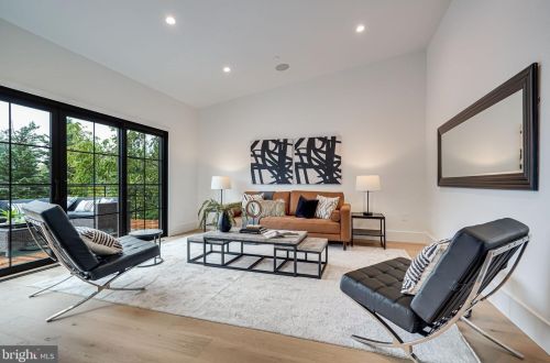 4915 Western Ave, Washington DC  20016-4319 exterior