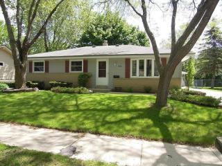223 Carriage Dr, Waukesha, WI 53188-4239