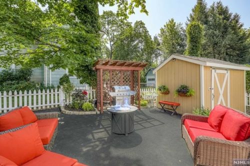 441 Northern Pkwy, Ridgewood NJ  07450-1720 exterior