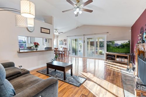 32375 Oak Knoll Ln, Lake Elsinore, CA 92530-8310