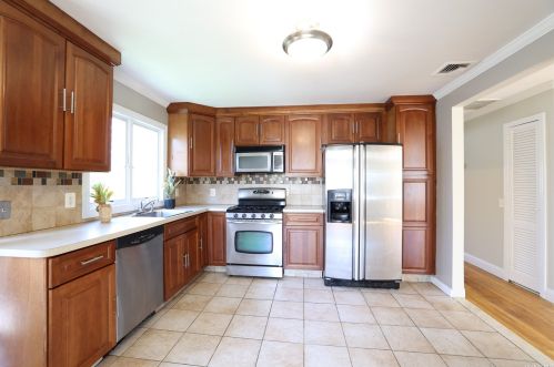 34 Gedney Way, White Plains NY  10605-2519 exterior