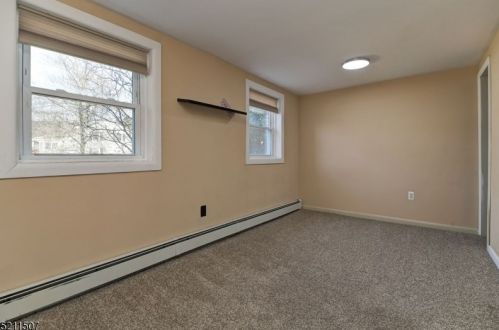 8 Glencross Rd, West Milford Lakes NJ  07480-2206 exterior