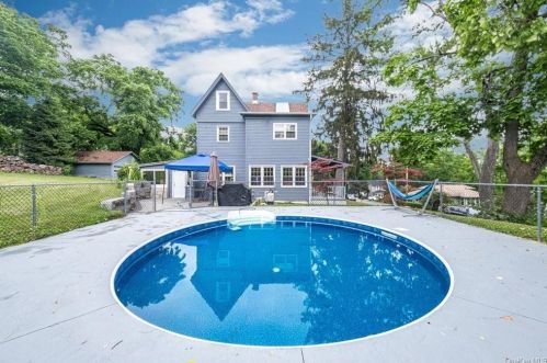 24 Orchard St, Marlborough NY  12542-6149 exterior