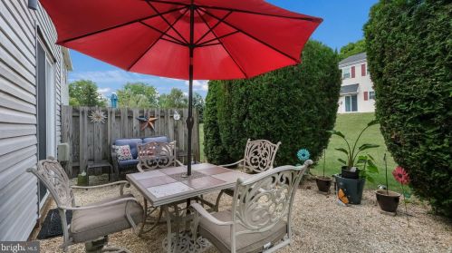 706 Springhouse Ct, Lansdale PA 19446-4350 exterior