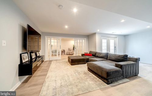 15633 Merrily Way, Woodbridge VA  22193-1097 exterior