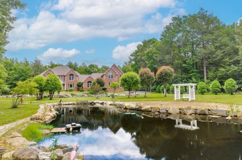 6 Boutilier Ln, North Hampton, NH 03862-2242