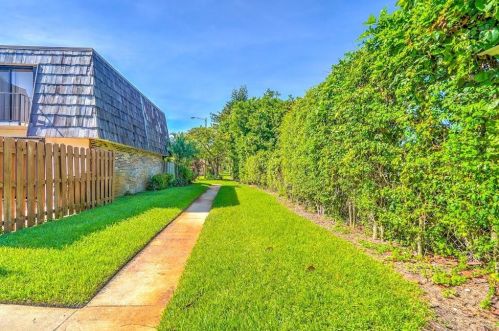 1694 Forest Lakes Cir, West Palm Beach, FL 33406-5766