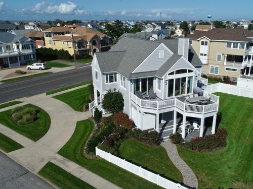 2704 Ocean Ave, Brigantine City, NJ 08203-1746