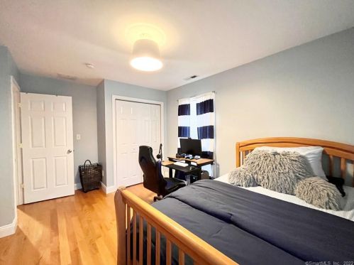 881 Howard Ave, Bridgeport CT 06605-1924 exterior