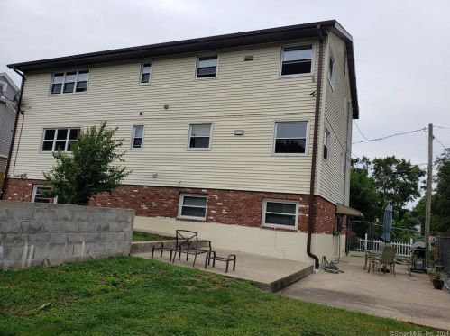 12 Hilltop Ave, Waterbury CT  06708-4709 exterior