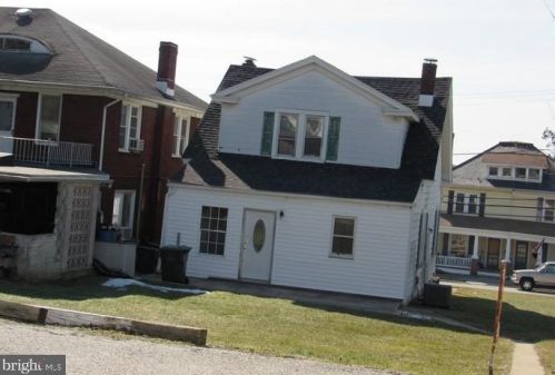 207 Franklin St, Red Lion, PA 17356-1502
