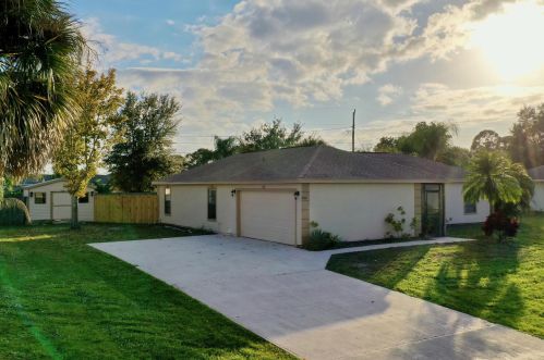 1034 Cornelia Ave, Fort Pierce, FL 34953-3235