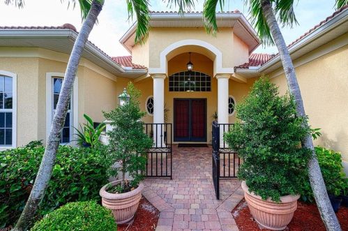 10218 Avonleigh Dr, Bonita Springs FL 34135-7059 exterior