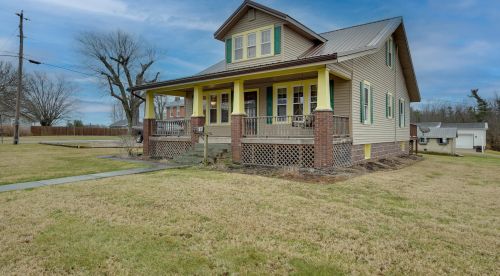 819 Brown St, New Lexington, OH 43764-1116