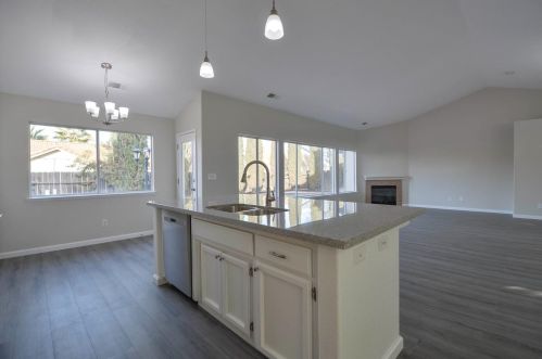 490 Santa Barbara St, Los Banos CA  93635-6324 exterior