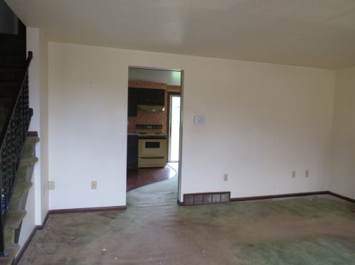 2829 Willett Rd, Pittsburgh, PA 15227-2548