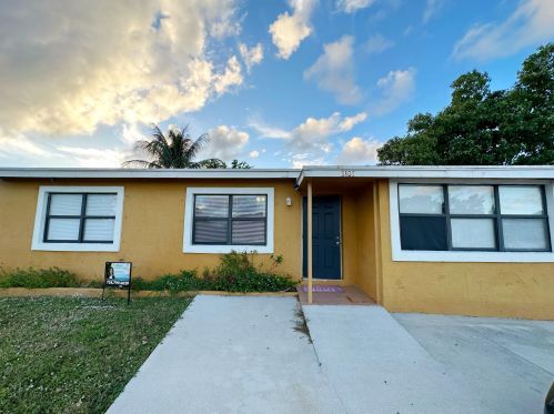 3105 Ocean Pkwy, Boynton Beach FL  33435-1652 exterior