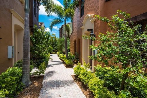 8953 Malibu St, Naples, FL 34113-3410