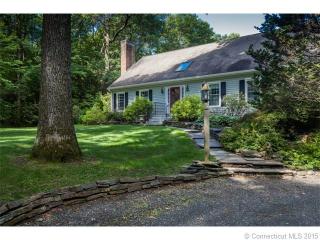 51 Laurel Ln, Simsbury, CT 06070-1517