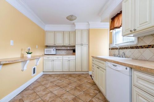 30 Second Ave, New Rochelle NY  10803-1418 exterior