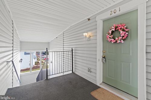 11732 Tolson Pl, Woodbridge, VA 22192-8407