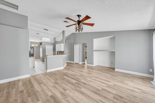 7836 104 Ave, Vero Beach FL 32967-3660 exterior